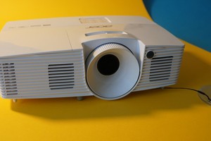 Full-HD-Beamer Acer H6517ABD im Test