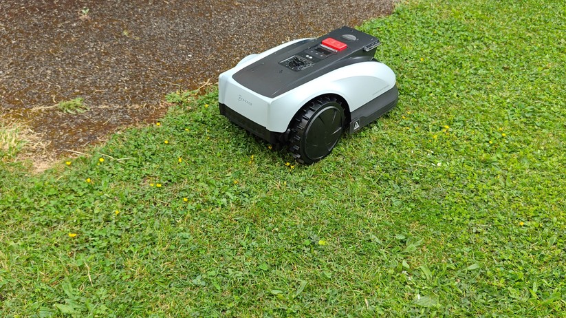Ecovacs Goat O600 RTK bietet eine Schnittbreite von 19 cm und ist für Rasenflächen bis 600 m². 