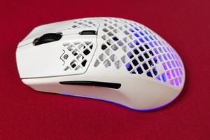 Gaming-Maus Steelseries Aerox 3 Wireless im Test: IP54 trotz löchriger Optik