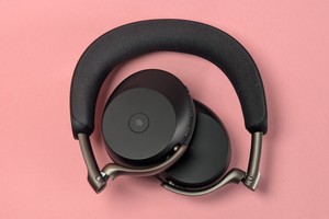 Jabra Evolve 3 75 im Test: Leichtes Headset fürs Büro mit verstecktem Mikrofon
