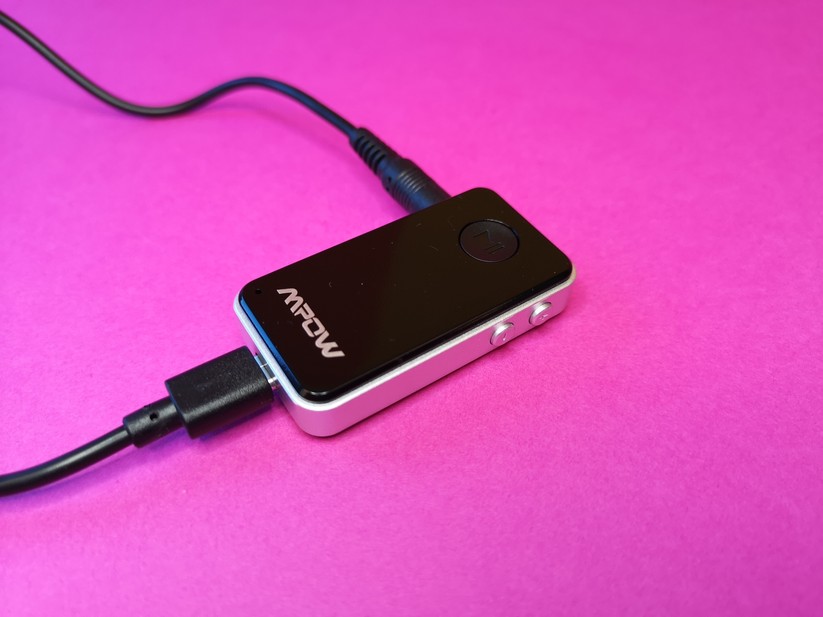 Der Adapter von Mpow erzeugt Störgeräusche während des Nachladens.