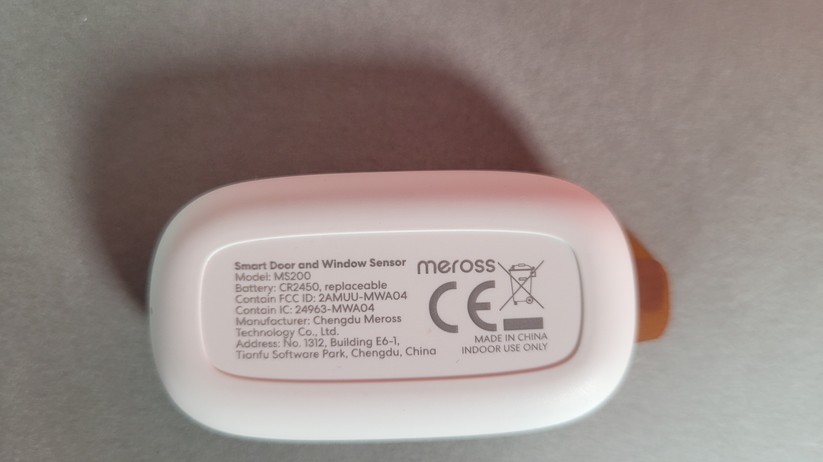 Wer möchte, kann das smarte Thermostatvon Meross mit anderen Komponenten des Herstellers kombinieren und für Automatisierungen verwenden. Mit dem Tür-/Fenster-Sensor Mersoss MS200H können Anwender etwa die Heizleistung stoppen, wenn der Sensor ein geöffnetes Fenster erkennt.