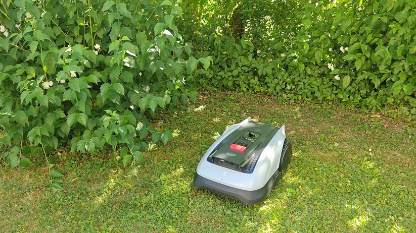 Ecovacs Goat O600 RTK bietet eine Schnittbreite von 19 cm und ist für Rasenflächen bis 600 m². 