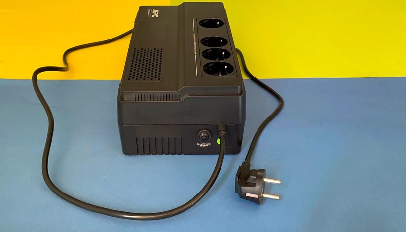 APC Easy UPS BV500VA von der Seite