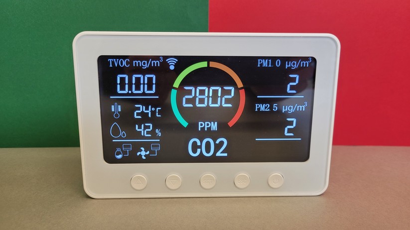 Tuya Smart Air Quality Monitor: Sensoren für Temperatur, Luftfeuchtigkeit, CO₂, TVOC, PM2.5 und PM1.0
