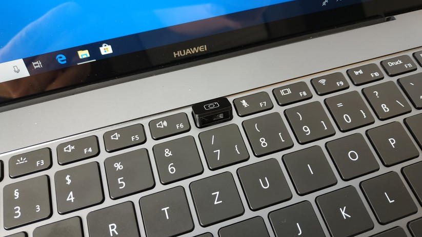Die Frontkamera versteckt sich in der Tastatur.