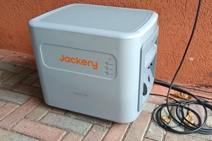 Speicher fürs Balkonkraftwerk: Jackery Navi 2000 im Test