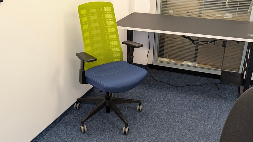 Der Interstuhl Pure Active fördert Mikrobewegungen beim Sitzen.