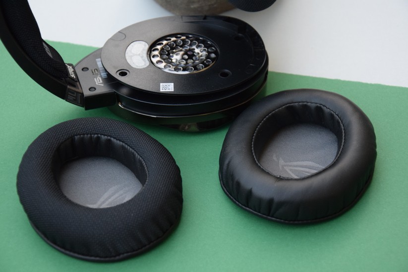 Die Ohrmuscheln lassen sich austauschen. 