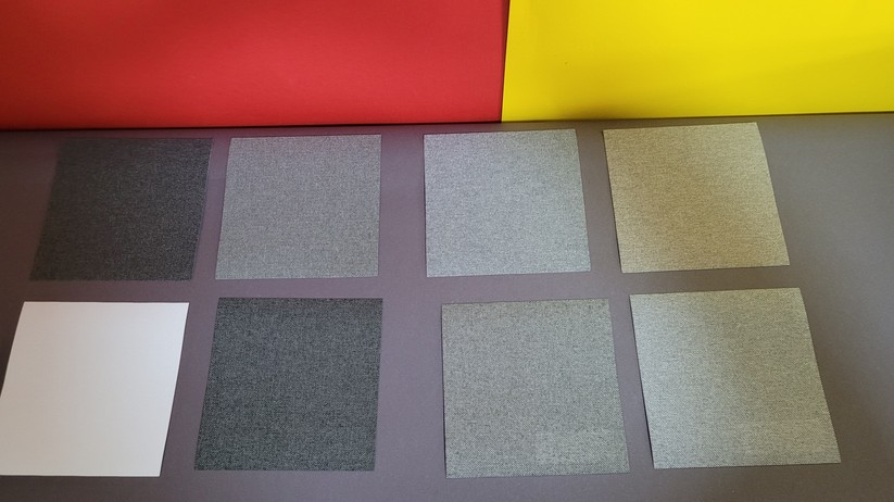 Eve Blinds Collection: Zahlreiche Stoffe stehen zur Auswahl, die man sich bei Bedarf zur besseren Begutachtung vor dem Kauf des Rollos zuschicken lassen kann.