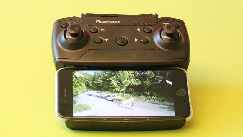 Der Sender fühlt sich extrem billig an.