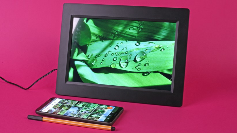 Bei der Bedienung per Touchscreen hinterläßt unschöne Fingerabdrücke.