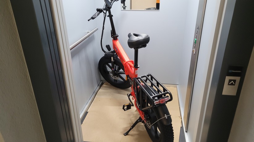  Faltbares E-Fatbike mit Doppelfederung und ergonomischer Sitzposition