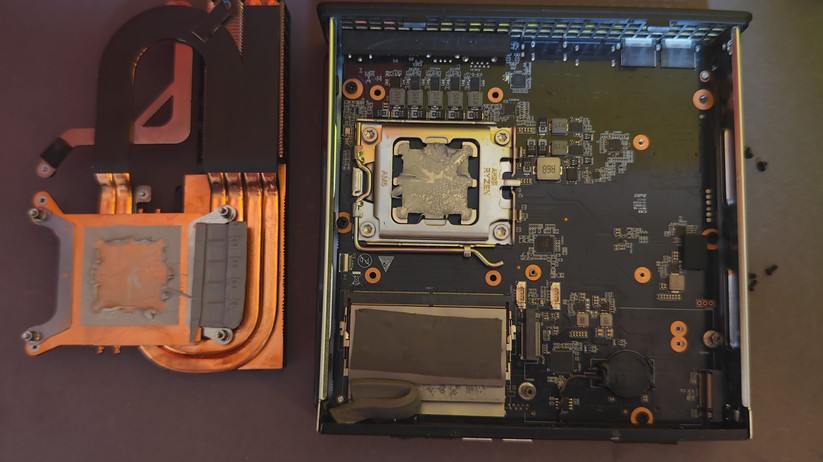 Minisforum MS-A1: Für den Einbau von Prozessor, SSD und RAM muss man den Mini-PC auseinanderbauen.