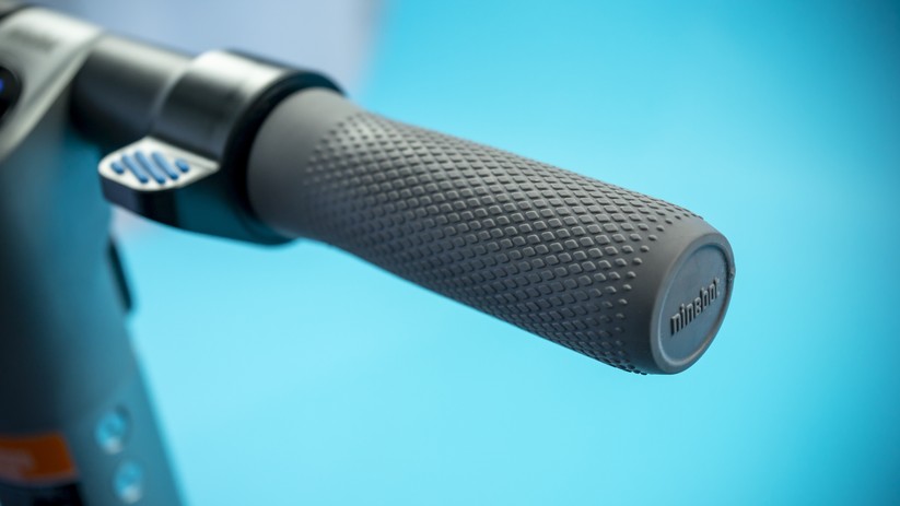 Griffe am Lenker des Kickscooter ES2
