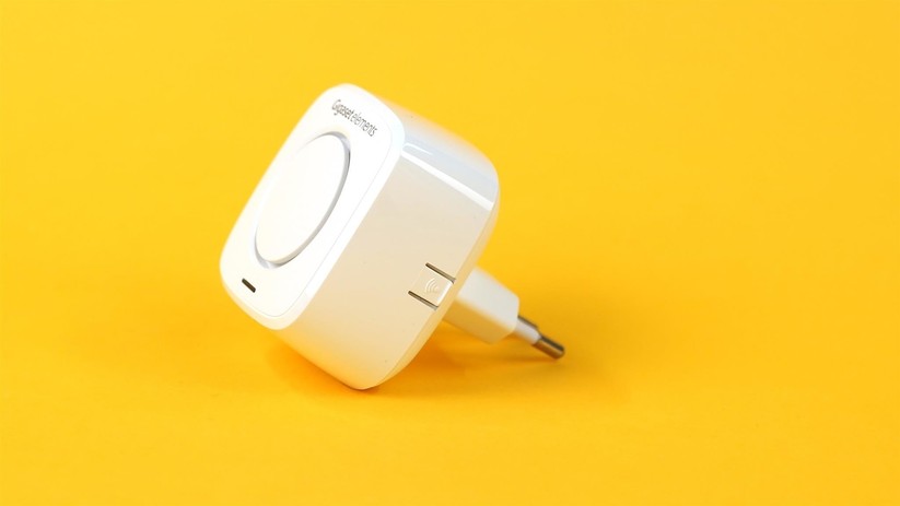 Gute Idee: Die Sirene mit 230-V-Anschluss ist extrem flexibel einsetzbar. Leider muss man sie zur Ersteinrichtung in eine Steckdose mit maximal einem Meter Entfernung zur Basis einstecken.