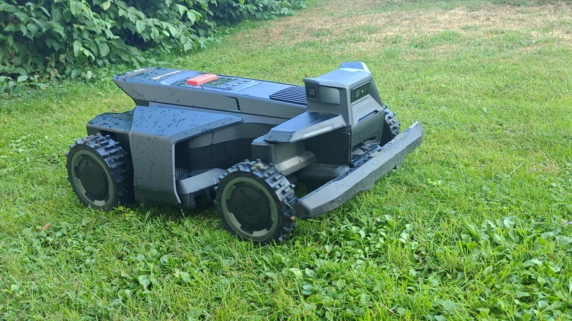 Segway Navimow X420: Großer und schwerer Allrad-Mähroboter mit RTK- und Kamera-Navigation für Rasenflächen bis 2000 m², 42 cm Schnittbreite, lenkbare Vorderräder, aber ohne Kantenschnittoptimierung.