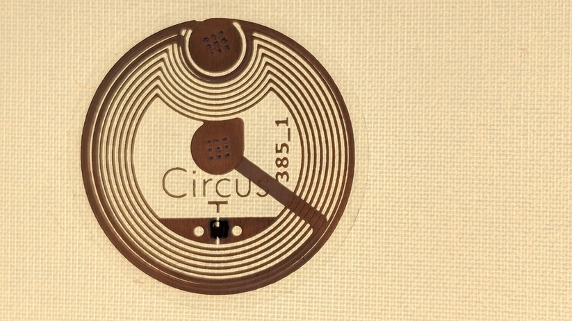 Die selbstklebenden Tags haben die Größe von 10 Cent Münzen.