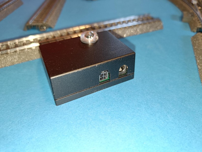 Die Gleisbox für das große Märklin-Digital-System hat einen CAN-Bus, die Variante für Kinder kommt mit Infrarot-Empfänger.