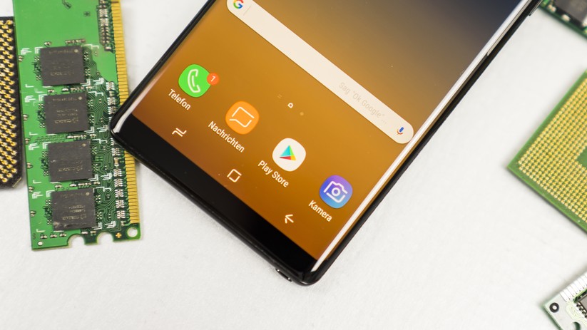 Der Rahmen des Galaxy Note 8 ist dünn – oben als auch unten sowie links und rechts.