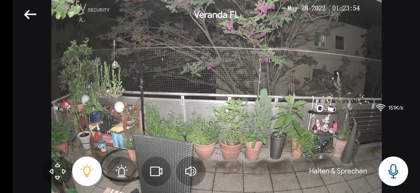Eufy Floodlight Cam 2 Pro: Farbige Nachtsicht bei Beleuchtung.