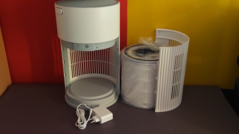 Switchbot Luftreiniger F6:: Im Lieferumfang ist auch ein Netzteil enthalten.