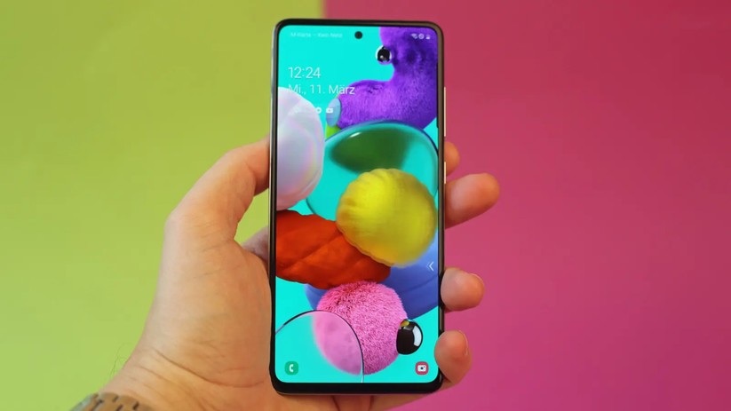 Das Samsung Galaxy A51 kommt mit OLED-Bildschirm. 