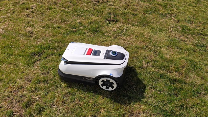  Dank eines Dual-Lidar-Navigationssystems kommt Ecovacs’ Spitzenmodell ohne Satellitennavigation und Begrenzungsdraht aus. 