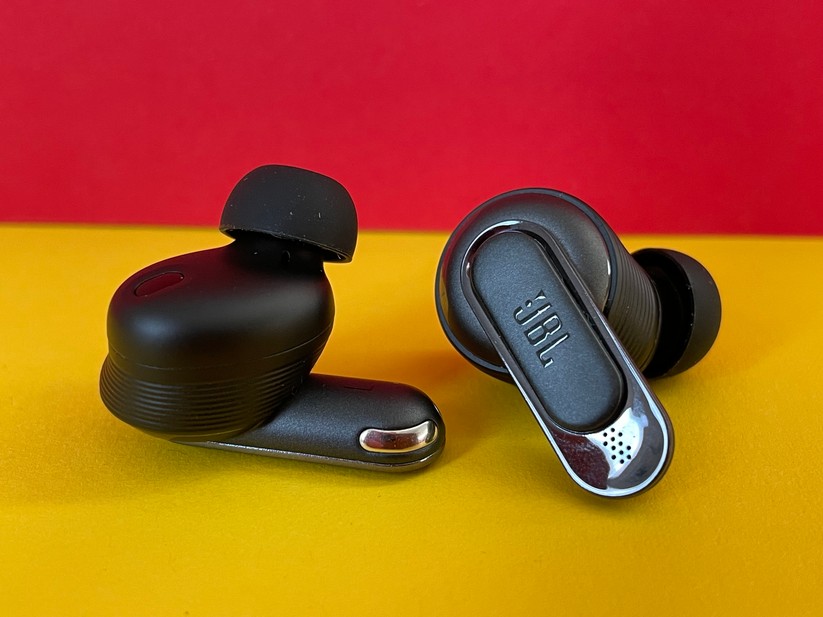 JBL Tour Pro 2