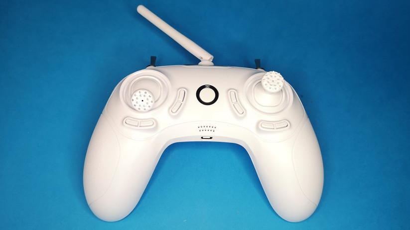 Der Sender funktioniert gut, sieht aber wie Spielzeug aus.