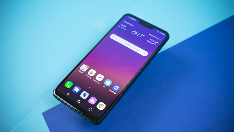 Das Display des LG G7 Thinq ist 6,1 Zoll groß und löst mit QHD+ extrem hoch auf.