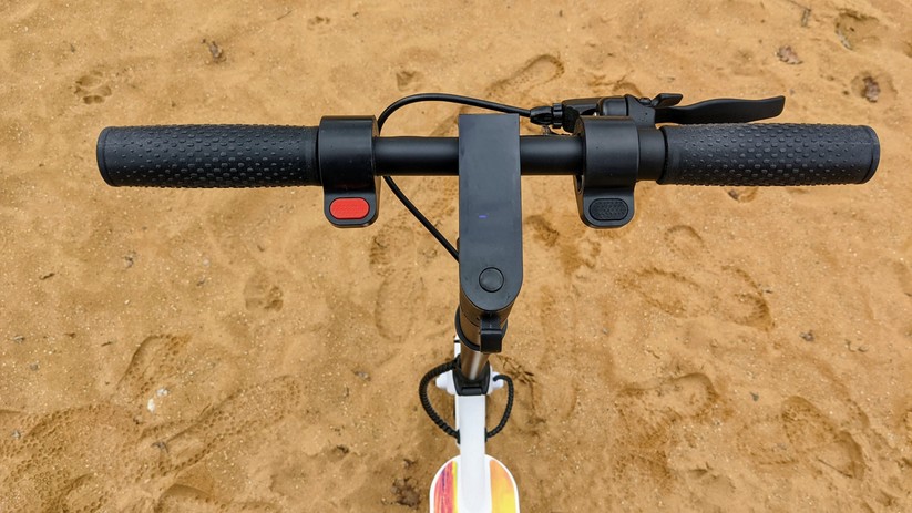 Auch die elektrische Motorbremse auf der rechten Seite ist gut dosierbar. Das hat bei E-Scootern einen Seltenheitswert. 