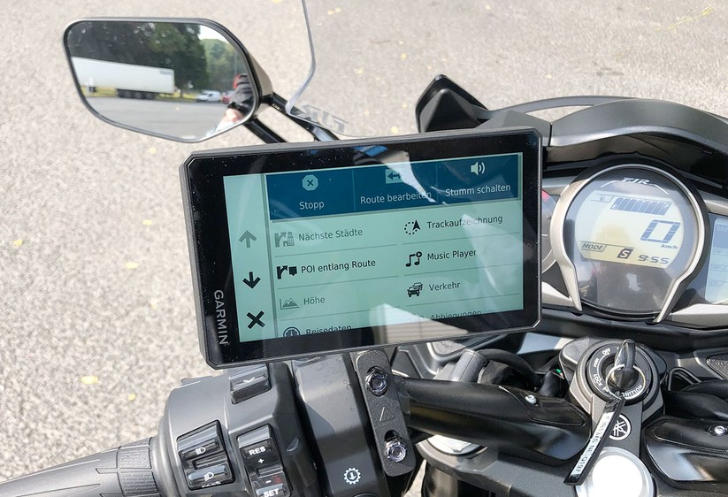 Das Menu des Zumo XT ist logisch und übersichtlich aufgebaut, so dass auch während der Fahrt eine schnelle Einstellung möglich ist. Garmin hat seinem neuen Flaggschiff reichlich Funktionen mit auf den Weg gegeben. 