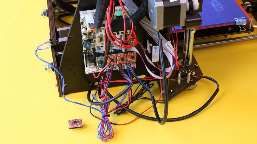 Der Zusammenbau des Prusa-i3-Klons ist frustrierend.