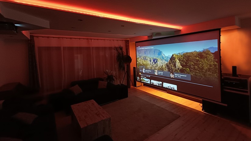 DIY Heimkino mit Beamerlift und Motorleinwand