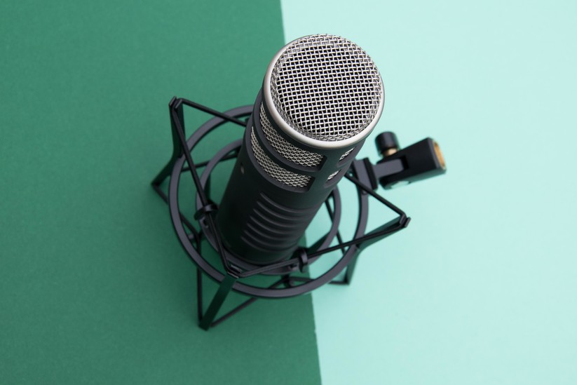 Røde empfiehlt die hauseigene Mikrofonspinne PSM1. Sie ist nicht im Lieferumfang dabei.