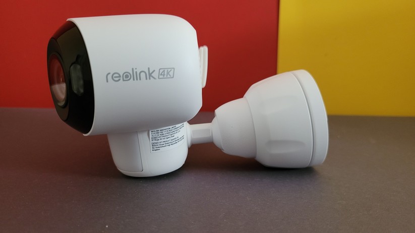 Reolink Argus 4 Pro: 180°-Sichtfeld mit bis 5120 × 1440 Pixel bei maximal 15 fps, lichtstarkes Objektiv mit farbiger Nachtsicht ohne Zusatzbeleuchtung, unterstützt 2,4- und 5-GHz-WLAN, Akku mit 5000 mAh und 6-Watt-Solarpanel