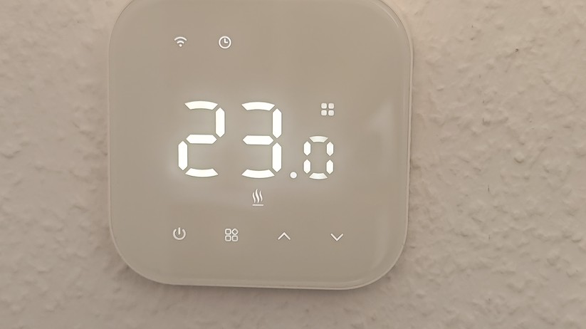Meross MTS215B: WLAN-Thermostat für wassergeführte Fußbodenheizungen mit Matter-Unterstützung