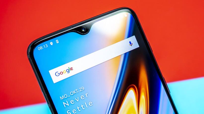 Einkerbung im Display des Oneplus 6T.