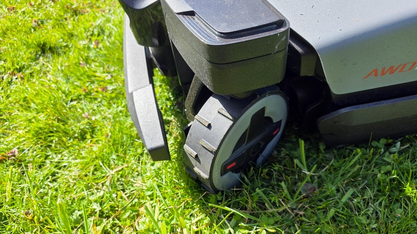 Roborock Rockmow Z120 Lidar: Die aktive Lenkung soll den Rasen weniger belasten.