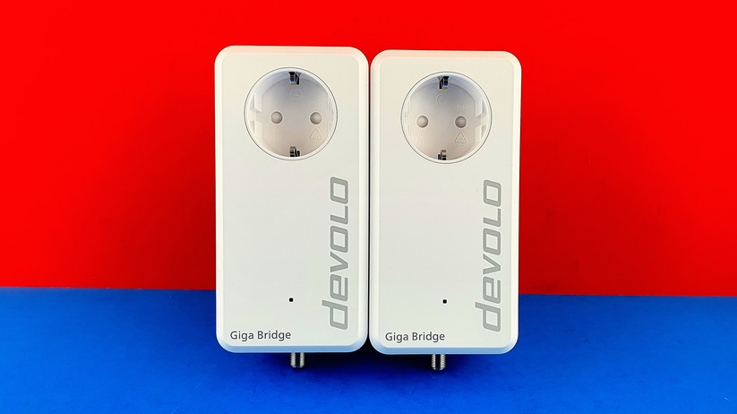 Devolo Giga Bridge: Die beiden Giga-Bridge-Adapter werden, ähnlich wie Powerline-Adapter, in 230-Volt-Dosen gesteckt. 