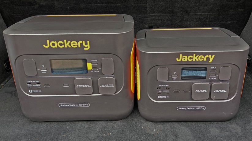 Jackery Explorer 1500 Pro neben der kleineren Explorer 1000 Pro.