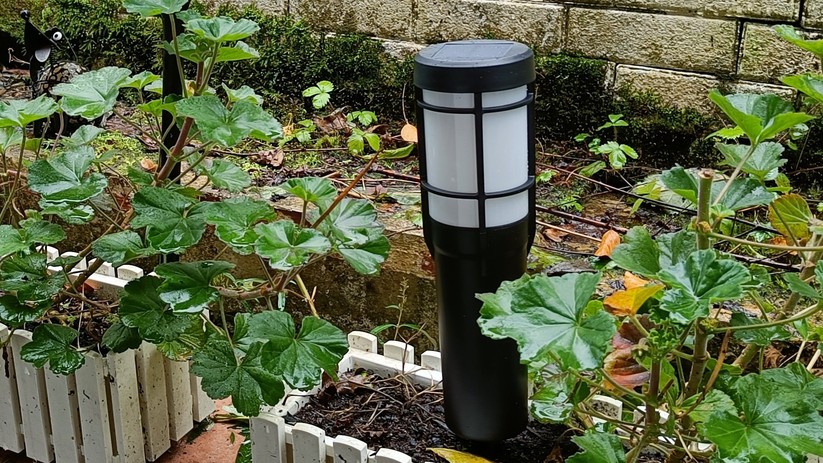 LED-Fackeln mit Akku, Solar und Flammmeneffekt.