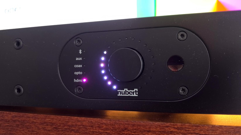 Nubert Nupro AS-2500: Schlanke Stereo-Soundbar mit Fokus auf Klarheit