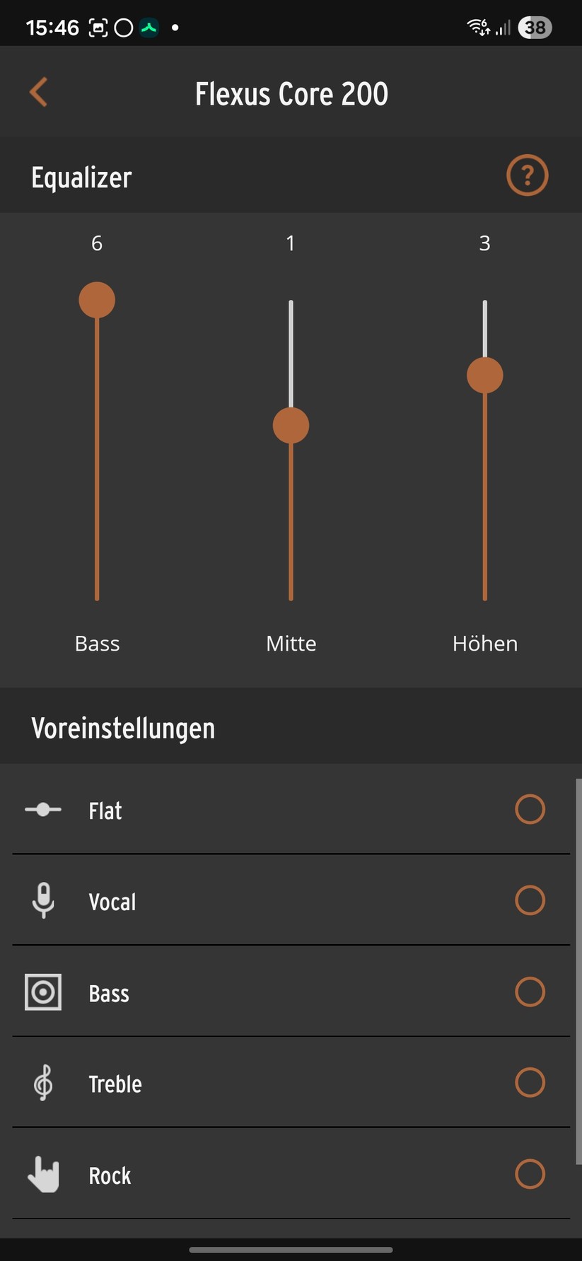 Die Klipsch Connect Plus-App verbindet sich per Bluetooth mit der Soundbar und ermöglicht Zugriff auf Funktionen wie Klangmodi, Pegel, Dialog-Anhebung sowie einen einfachen Equalizer.