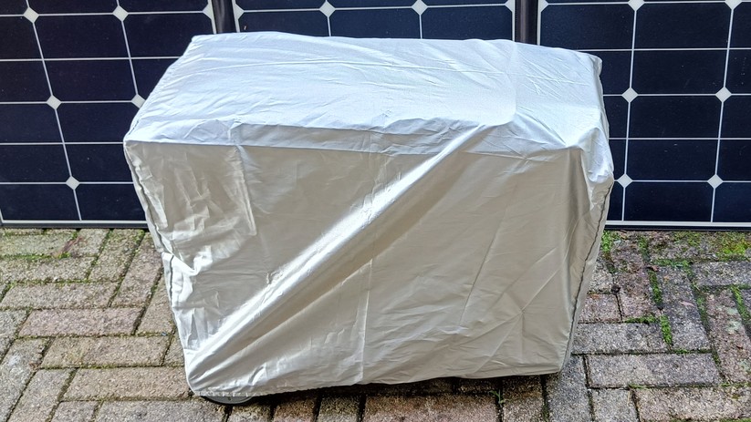 Der beigepackte Regenschutz ist aus unserer Sicht sehr sinnvoll.