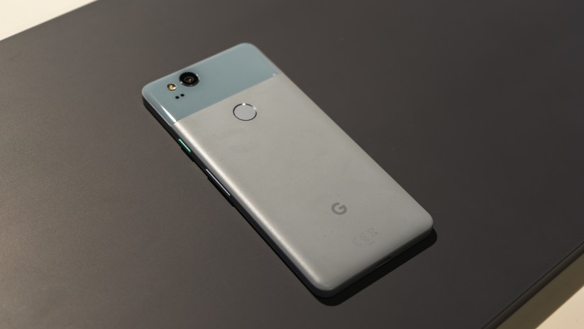 Das Pixel 2 von Google gibt es in Weiß, Schwarz und in „Kinda blue“.