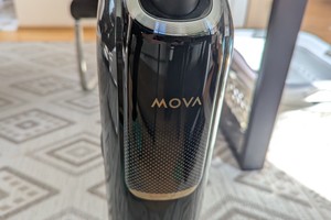  kommt dank verstellbaren Griffs unter Möbel