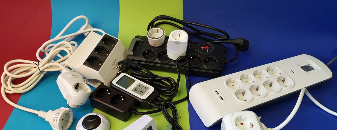 Steckdosenleisten und Adapter