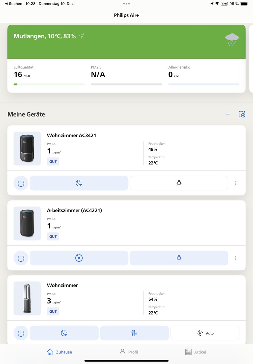 Mit der App Air+ können Anwender den Philips-Lufteiniger nicht nur einfach steuern und Zeitpläne anlegen. Sie bietet auch Informationen zur Funktionsweise des Geräts und zur Luftqualität. Außerdem integriert sie das Benutzerhandbuch und erläutert die Vorgehensweise für Reinigung und Austausch der Filter. 